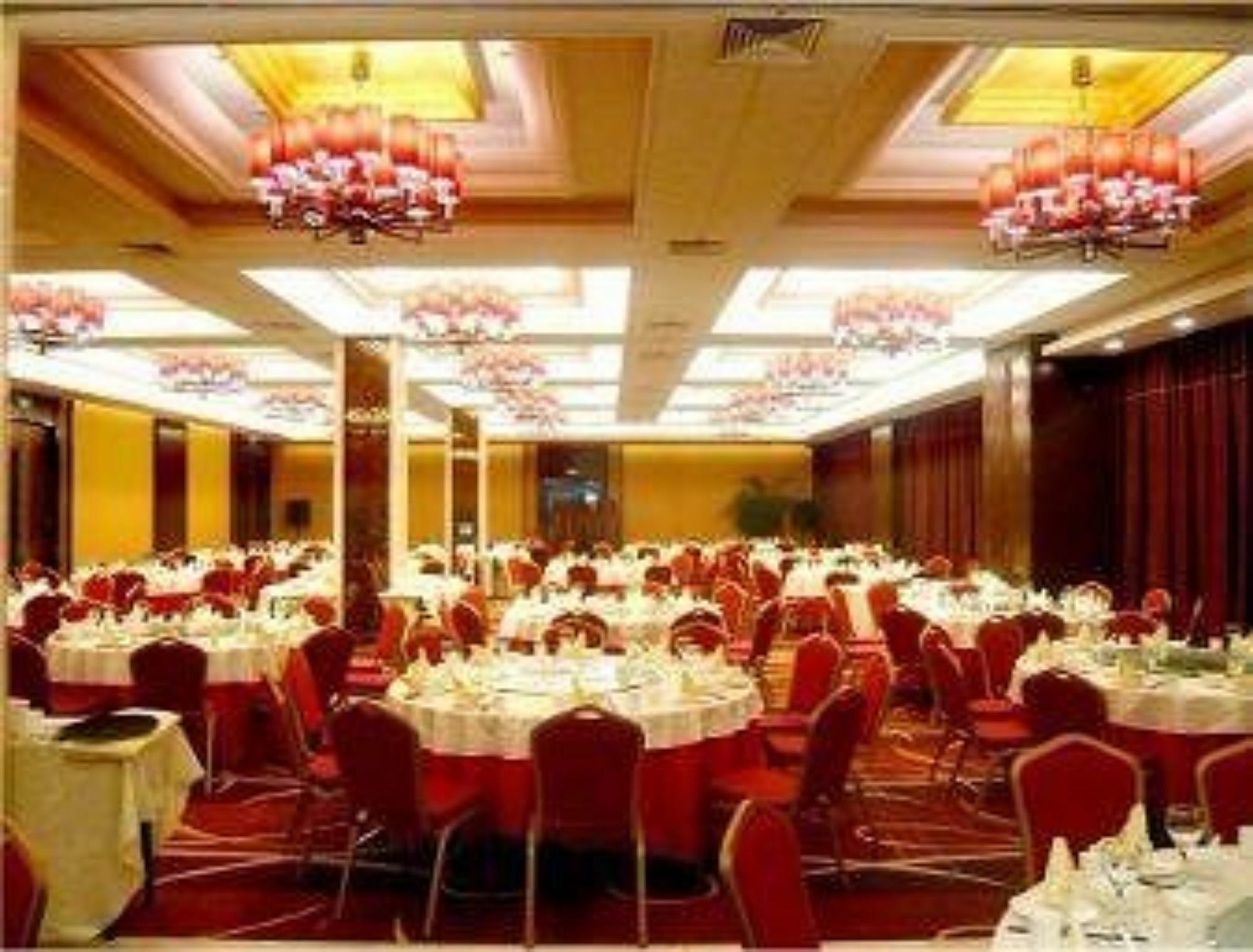Ramada Zibo Hotel Ресторан фото